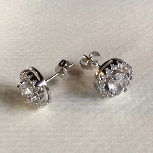 New! Cubic Zirconia Stud Earrings - Picture 4 of 7